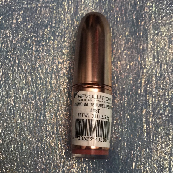 6/$15 Makeup Revolution Iconic Matte Nude Lipstick in Lust - Picture 4 of 5